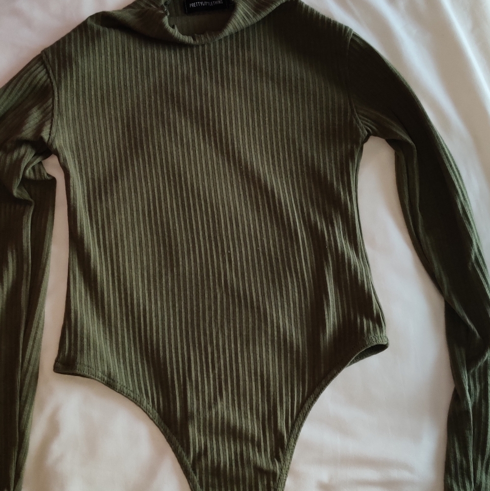 🏷️ 3/$15 SALE  Khaki Green bodysuit - Picture 7 of 9